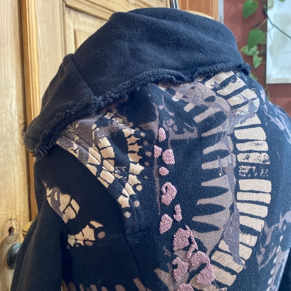 Unique asymmetrical zip up sweatshirt - Picture 7 of 11